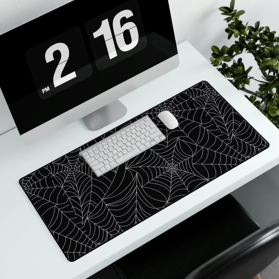 Long Cute Desk Mat Home Decor  - Retro Gaming Art 评论和价格